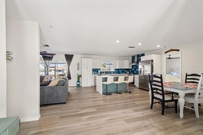 Interior - Beautiful 3BR/2BA - Steps from the Gulf & FREE Boat ramp - Kayaks & bikes incl. (Hernando Beach)