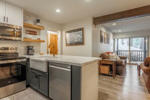 Fridge, microwave, oven, stovetop - Chamonix 35: Beautiful Upgrades, Walk to Lifts (Mammoth Lakes)