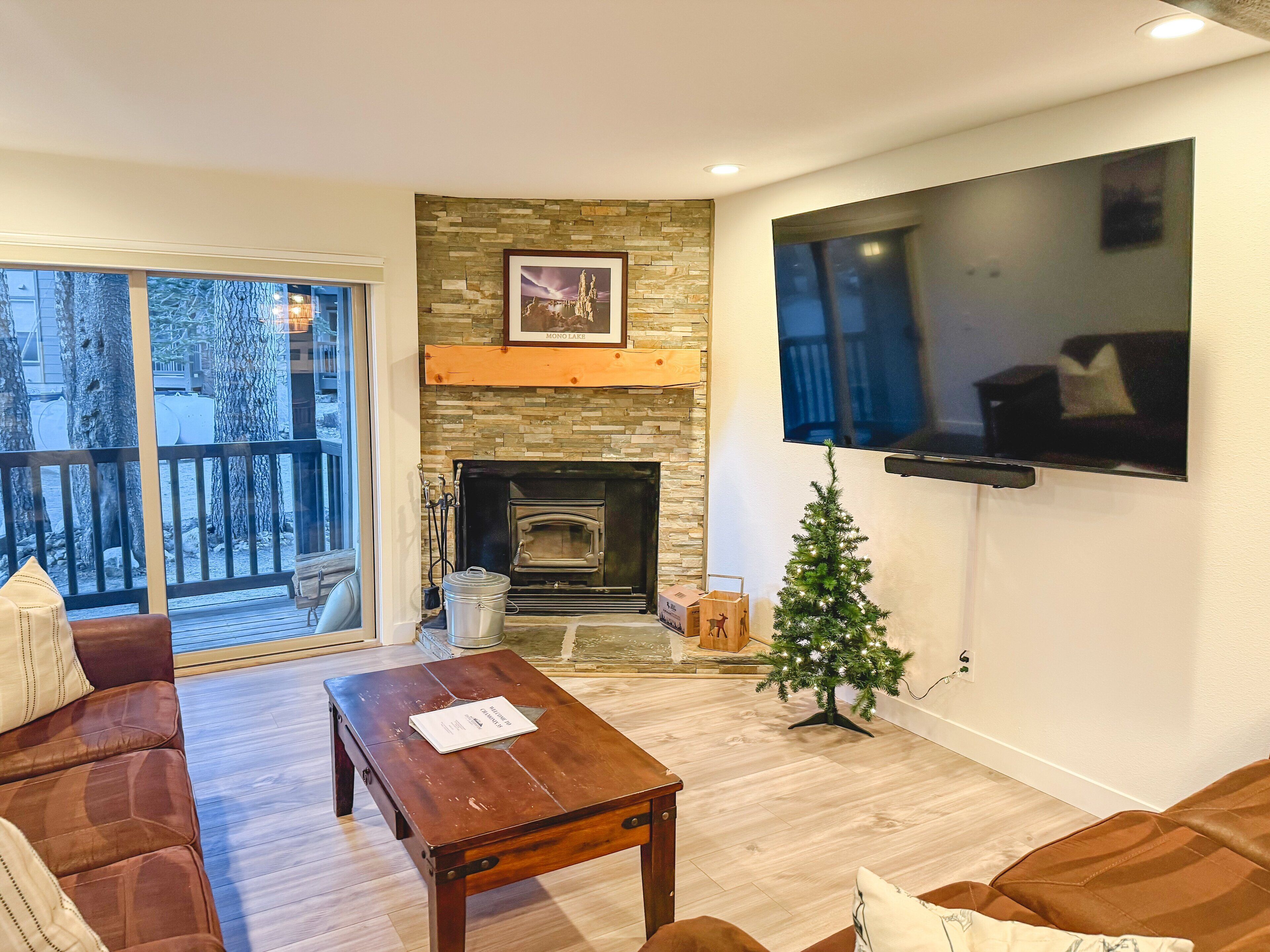 Televisie en een open haard