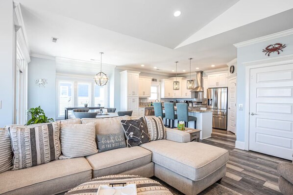 Family House, Private Bathroom, Ocean View (Topsail Beach Sunsets) | Lounge - Top Sail Beach Sunsets (Sneads Ferry)