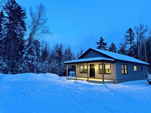 Exterior - Perfect 2-bedroom house in Carrabassett Valley for your getaway (Carrabassett Valley)
