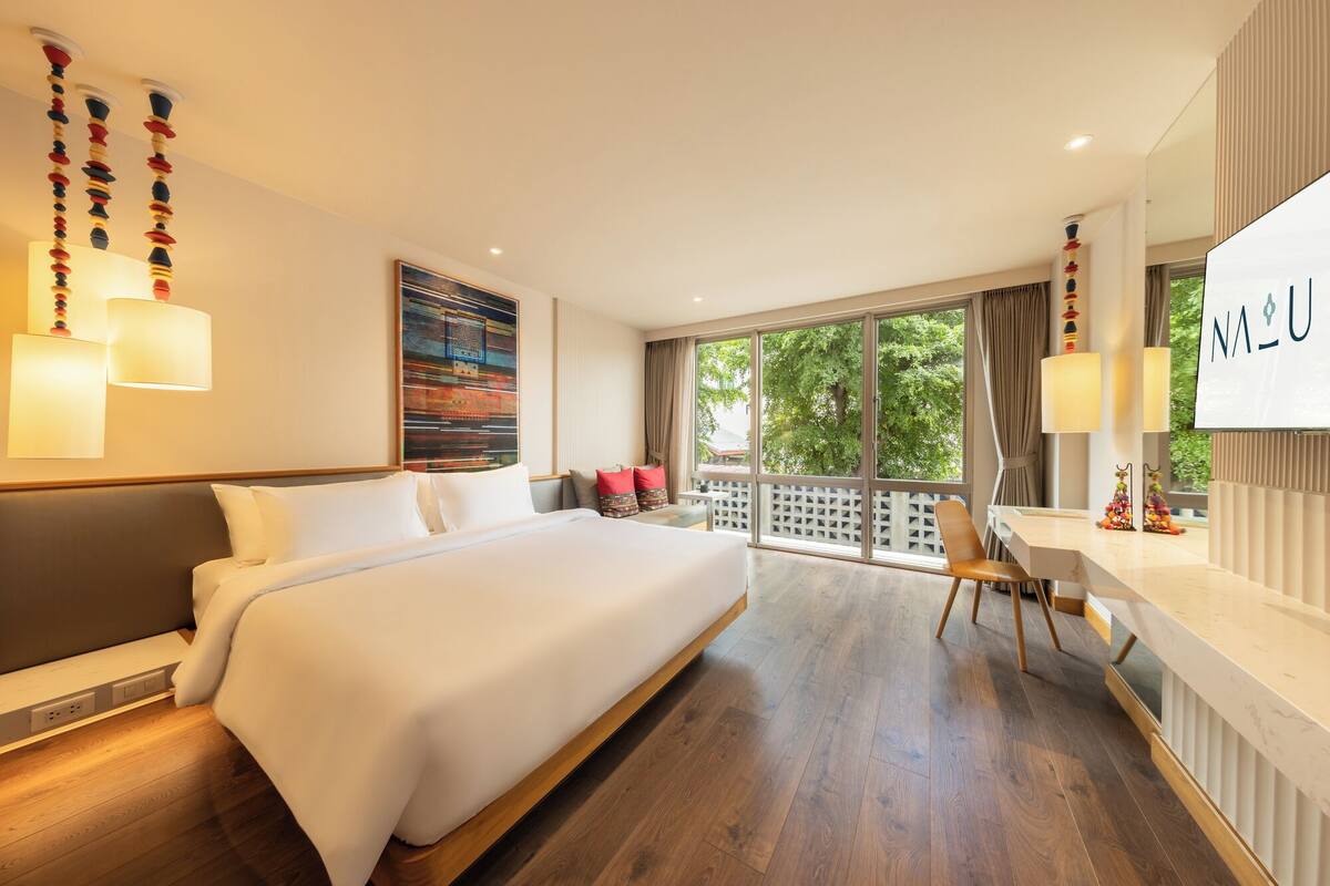 Superior City View with Bathtub | セーフティボックス (室内)、デスク、WiFi (無料)、ベッドシーツ