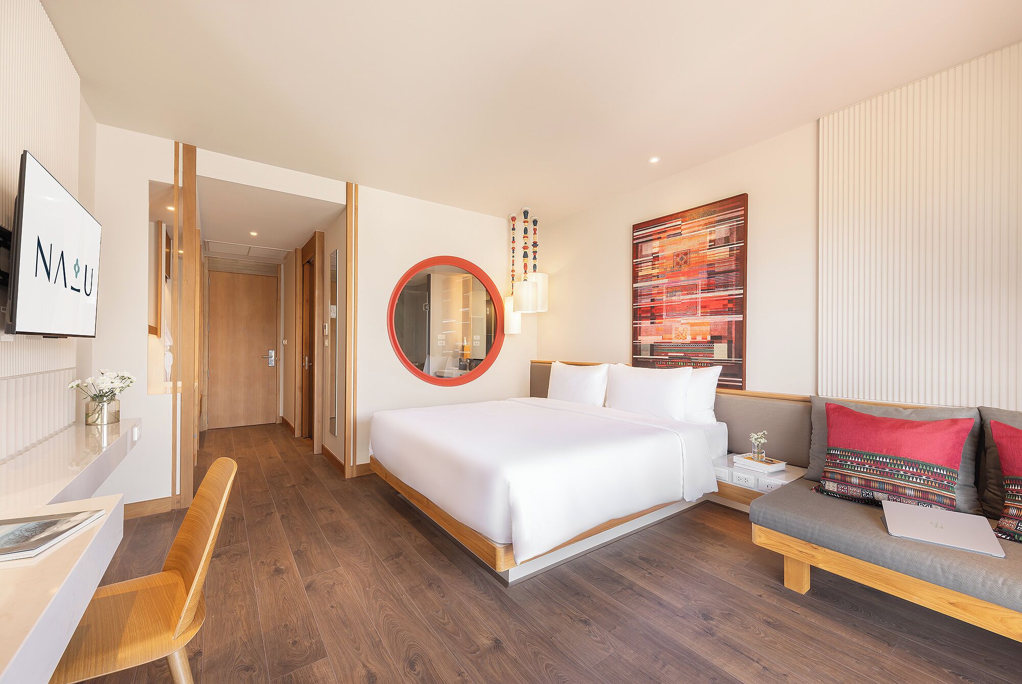 Deluxe City View with Bathtub | In-room safe, desk, free WiFi, bed sheets