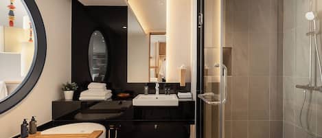 Separate bathtub and shower, free toiletries, hair dryer, bathrobes