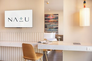 In-room safe, desk, free WiFi, bed sheets - Na U Hotel (Chiang Mai)