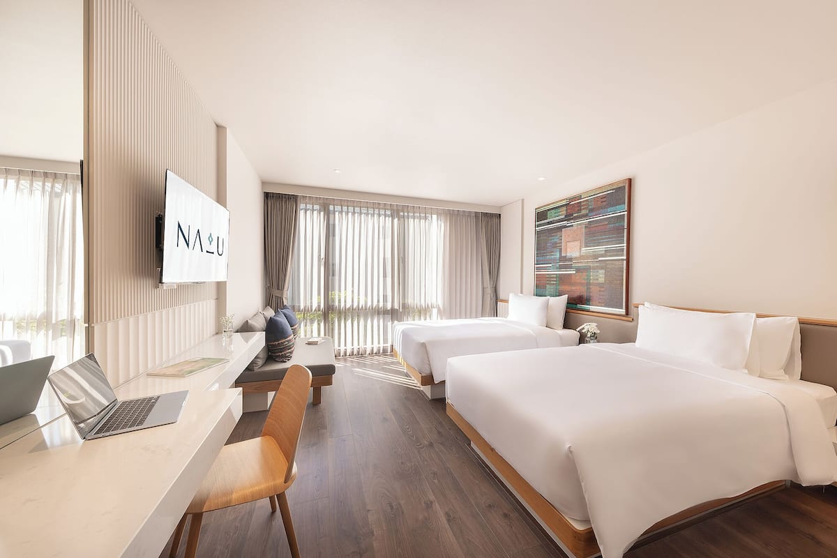 Superior with Bathtub | In-room safe, desk, free WiFi, bed sheets