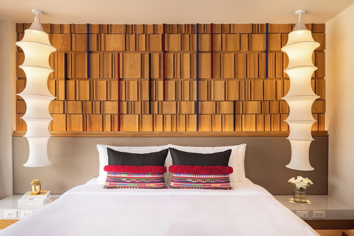 One Bedroom Suite with Bathtub | In-room safe, desk, free WiFi, bed sheets