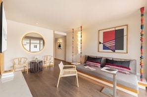 One Bedroom Suite with Bathtub | Living area - Na U Hotel (Chiang Mai)