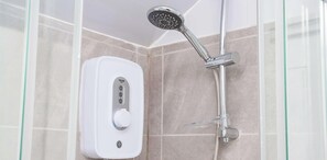 Shower, hair dryer, towels - Modern 3BR Newcastle Flat - Sleeps 5 - Free parking (Tyne and Wear)