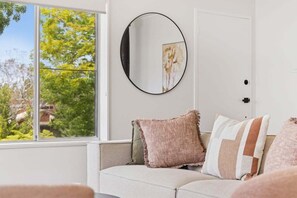 TV, fireplace - Alpine Meadows Jindabyne (Jindabyne)