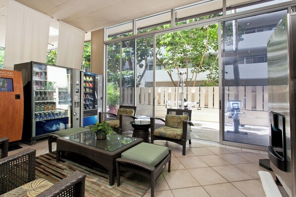 Interior - Cozy studio in a fantastic Honolulu location with AC and (Honolulu)