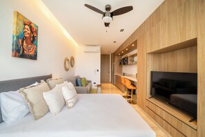 Luxe appartement, uitzicht op stad | Verduisterende gordijnen, een strijkplank/strijkijzer, gratis wifi