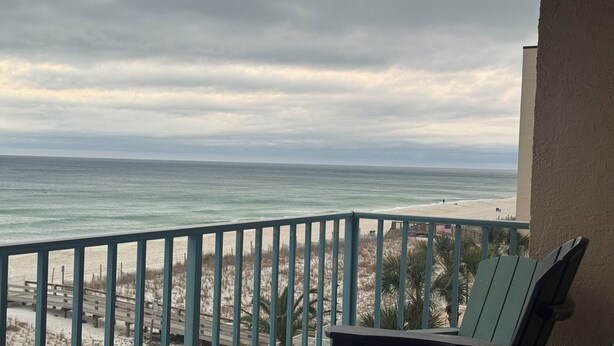 A balcony with a view of the ocean and beach. - Newly listed charming  3-bedroom condo with beach view in  Gulf Shores (Gulf Shores)