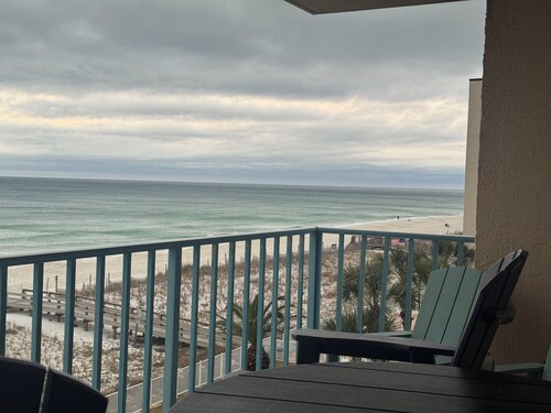 Newly listed charming  3-bedroom condo with beach view in  Gulf Shores
