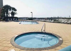 Outdoor pool - Newly listed charming 3-bedroom condo with beach view in Gulf Shores (Gulf Shores)