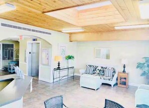 Interior - Newly listed charming 3-bedroom condo with beach view in Gulf Shores (Gulf Shores)