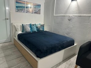 1 bedroom, iron/ironing board, WiFi, bed sheets - Unit 3 Cozy Apartment with walking distance from bars, restaurants and beach (San Juan)