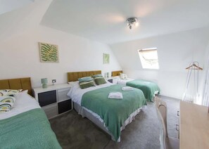 5 slaapkamers, een strijkplank/strijkijzer, wifi, beddengoed