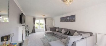 Spacious 5BR Home | Principality & Utilita Arena