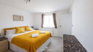 5 bedrooms, iron/ironing board, WiFi, bed sheets