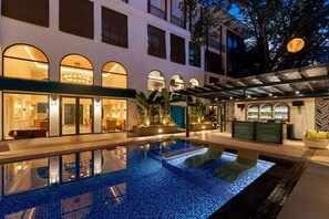 Apartment - Luxe Suite With Pool View Close to Candolim Beach (Candolim)