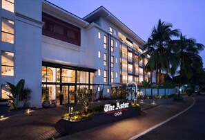 Apartment - Luxe Suite With Pool View Close to Candolim Beach (Candolim)
