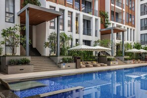 Room - Luxury Suite w City Views Pool Close to Beach (Candolim)