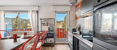 Réfrigérateur, micro-ondes, four, cafetière/bouilloire