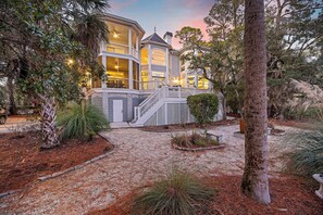 Exterior - AMAZING 5BR Seabrook Getaway, Pet friendly, Marsh Views, Club Access! (Seabrook Island)