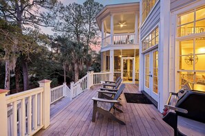 Terrace/patio - AMAZING 5BR Seabrook Getaway, Pet friendly, Marsh Views, Club Access! (Seabrook Island)