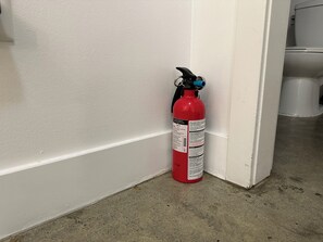 Hair dryer, towels, soap, toilet paper - Cozy 1-bedroom condo in DT Vancouver with parking and gym included (Vancouver)