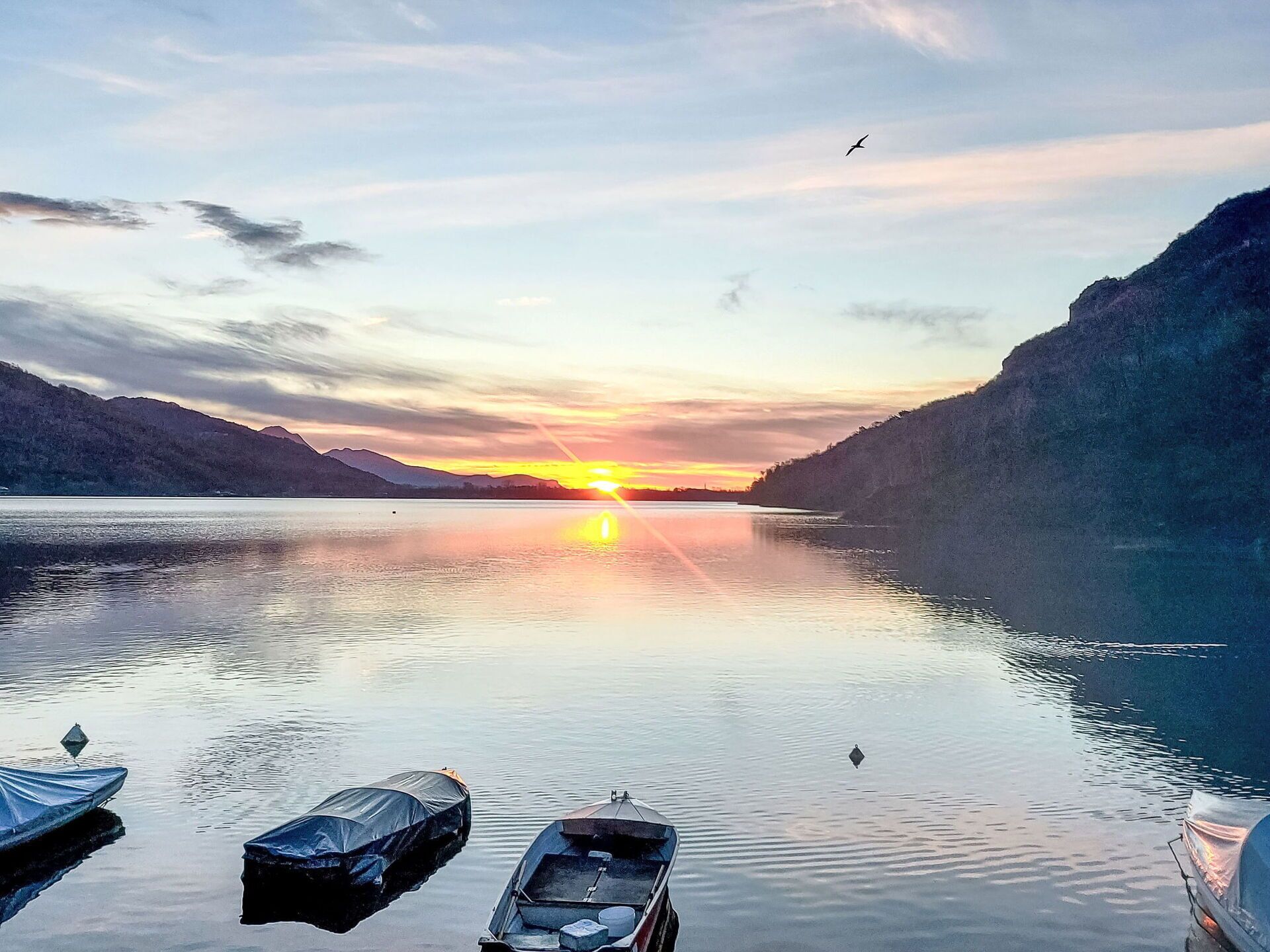 Wasser, Wolke, Himmel, Boot, Wasservorräte, Atmosphäre, Berg, Watercraft, Natur, Dämmerung