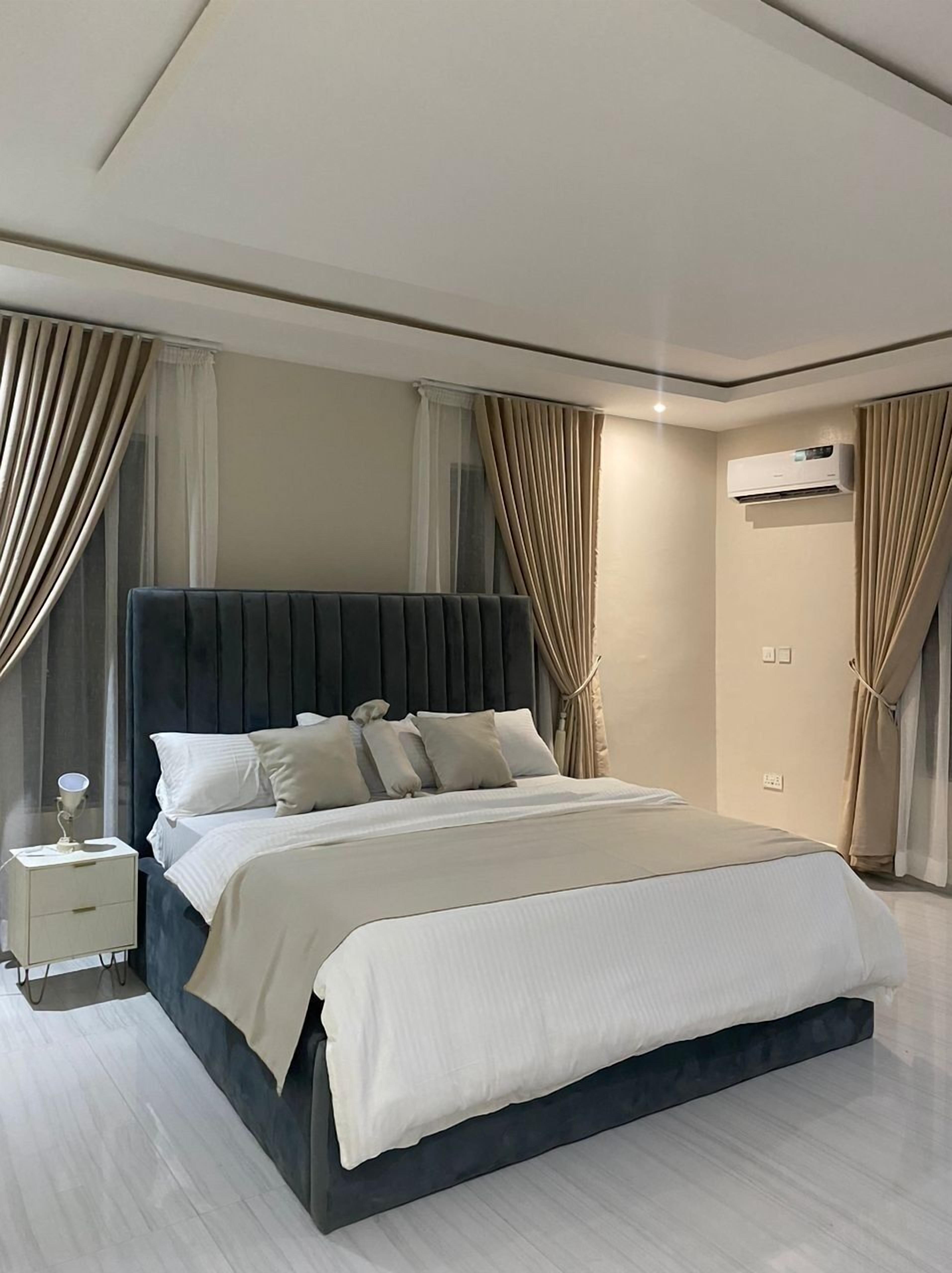 3 slaapkamers, een strijkplank/strijkijzer, gratis wifi, beddengoed