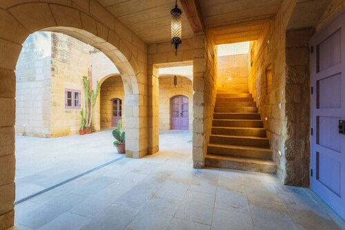 San Lawrenz Farmhouse Rustic Retreat With Pool