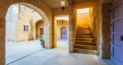 San Lawrenz Farmhouse Rustic Retreat With Pool