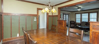 Central 4BR Home ~Fenced Yard ~ Fire Pit ~ Pet Friendly