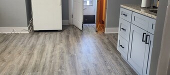  2-bedroom condo with AC in charming Racine, near the park with trails