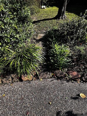 Property grounds - 3-bedroom villa in fantastic Conroe with cool AC (Conroe)