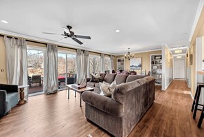 TV, fireplace, offices