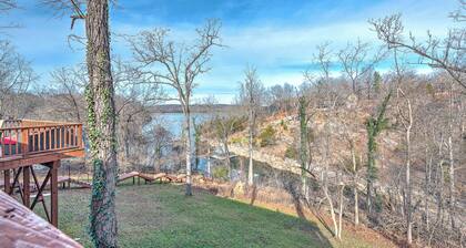 Blueberry Bliss Family Retreat on Beaver Lake near Hickory Creek