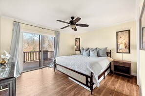 3 Schlafzimmer, Schreibtisch, Bügeleisen/Bügelbrett, WLAN