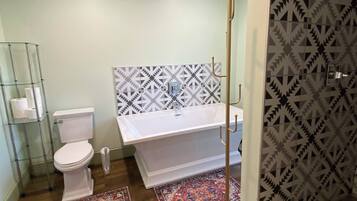 SĂšche-cheveux, serviettes fournies, savon, papier toilette