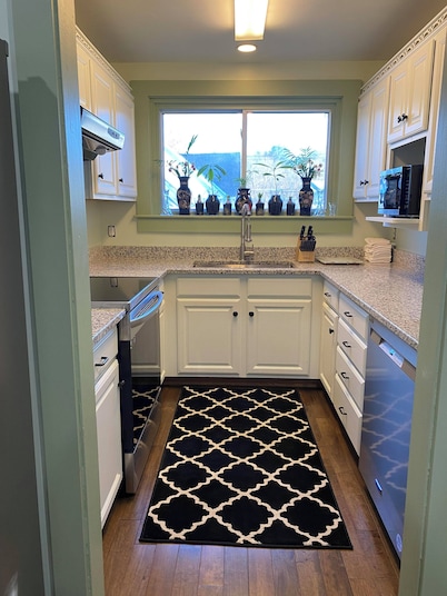 Must-Visit Okemo Mountain Resort, 1  bedroom in a 3-bedroom house Springfield VT