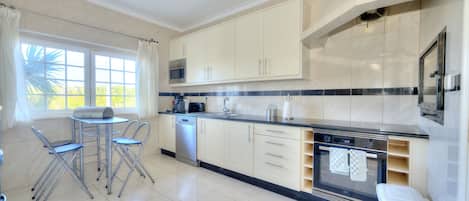 ثلاجة، ميكروويف، فرن، غسالة أطباق