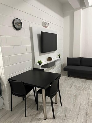 Interior - Unit 5 Cozy Apartment with walking distance from bars, restaurants and beach (San Juan)