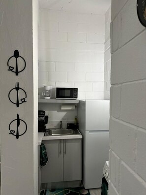 Private kitchen - Unit 5 Cozy Apartment with walking distance from bars, restaurants and beach (San Juan)