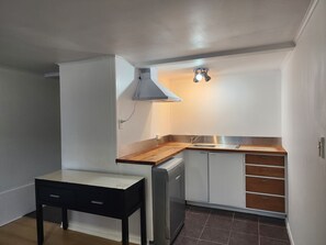 Mikrovågsugn, spishäll och diskmaskin