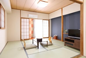 Chambre avec lits jumeaux, balcon, vue jardin | Bureau, Wi-Fi gratuit