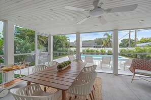 Outdoor dining - Walkable Arlington Park Retreat + Pool + Sleeps 6 (Sarasota)