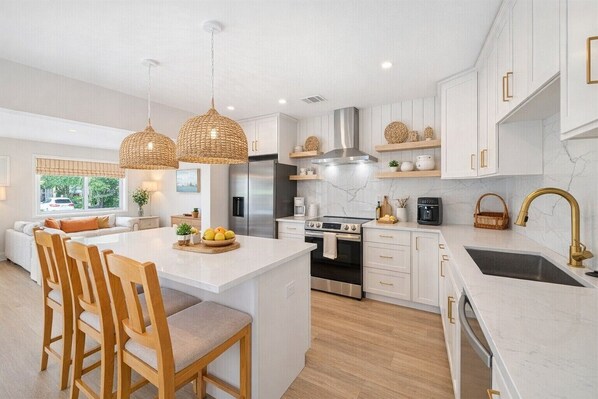 Fridge, microwave, oven, stovetop - Walkable Arlington Park Retreat + Pool + Sleeps 6 (Sarasota)